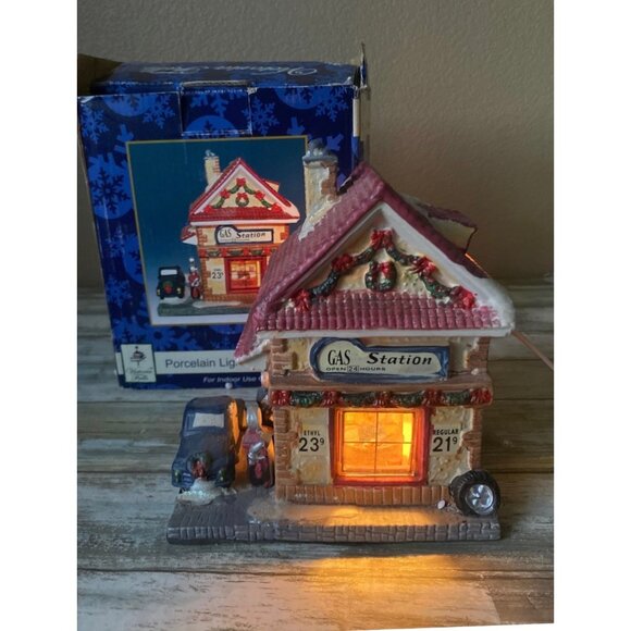 Victoria Falls Porcelain Lighted Gas Station House Christmas Collector Series 6 - Picture 1 of 14